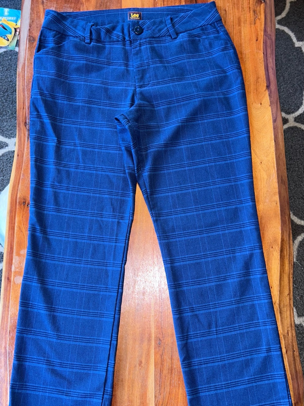 Lee Women’s Wrinkle-free Relaxed Fit Straight Leg Pants Size 6 Petite